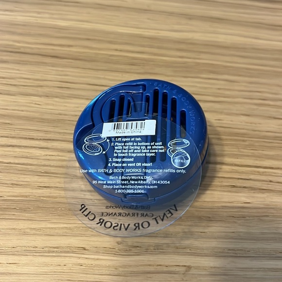 Bath & Body Works Car Fragrance Vent Or Visor Clip. - Picture 3 of 3
